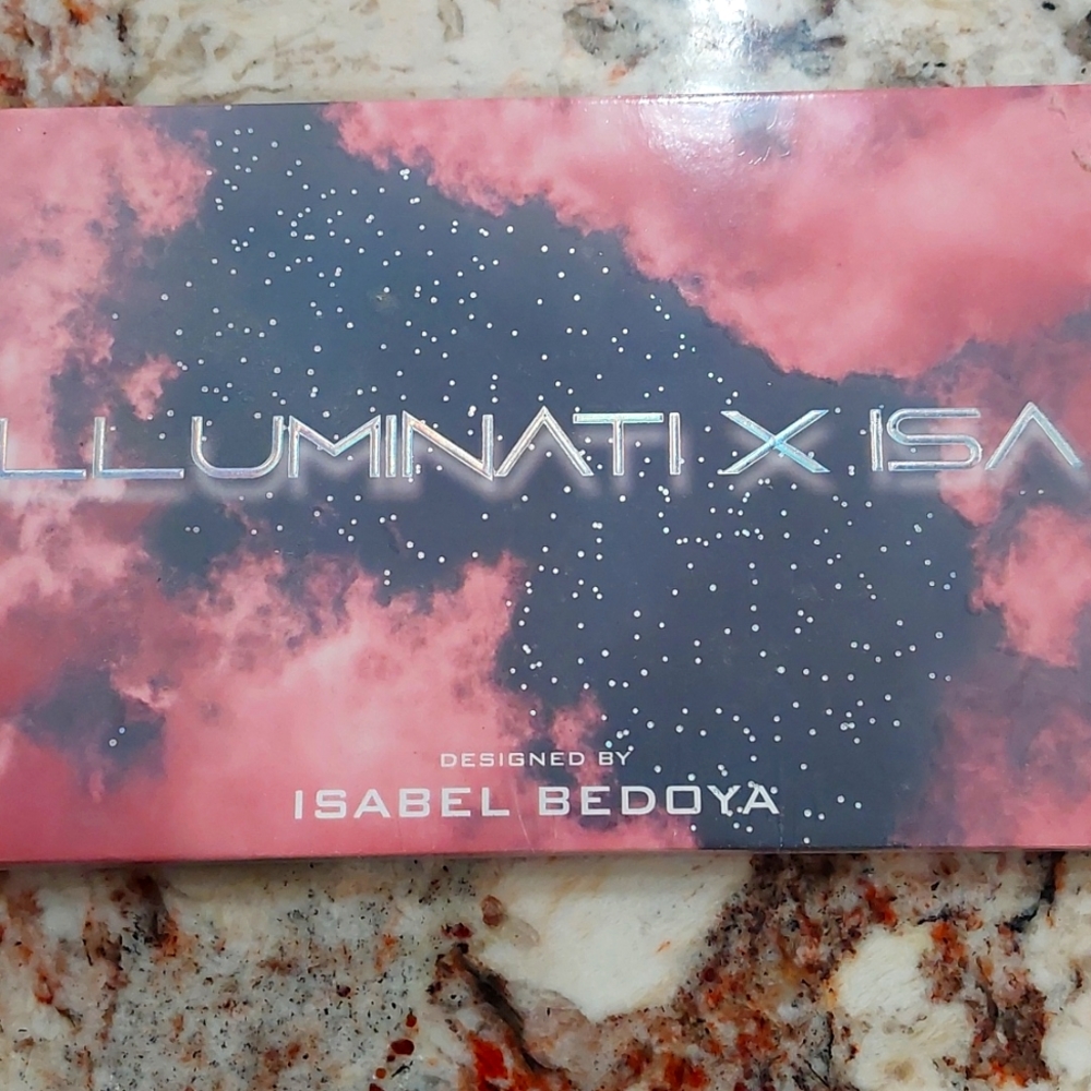 ILLUMINATI COSMETICS Illuminati X ISA Eyeshadow Pallet Think HOLIDAYS
